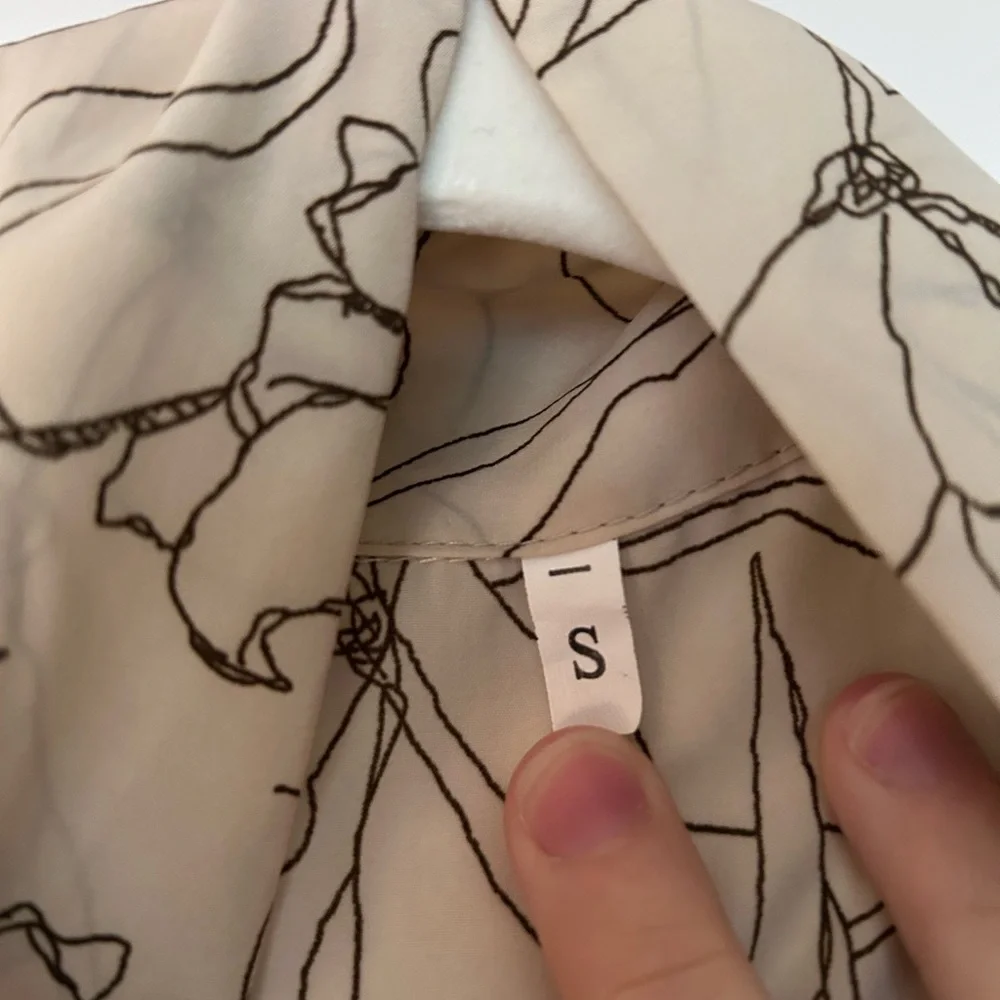 Vintage style long tieneck button blouse - Picture 9 of 9